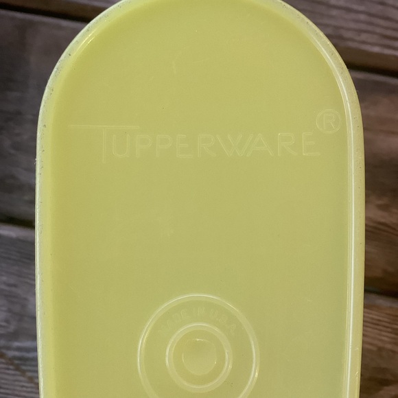 Tupperware Vintage Beverage Buddy Pitcher in yellow - 2 quart capacity - Picture 3 of 6